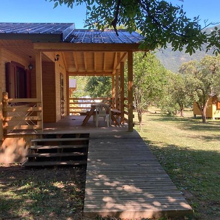 Camping, Hotel De Plein Air Les Cariamas Chateauroux-les-Alpes Екстериор снимка