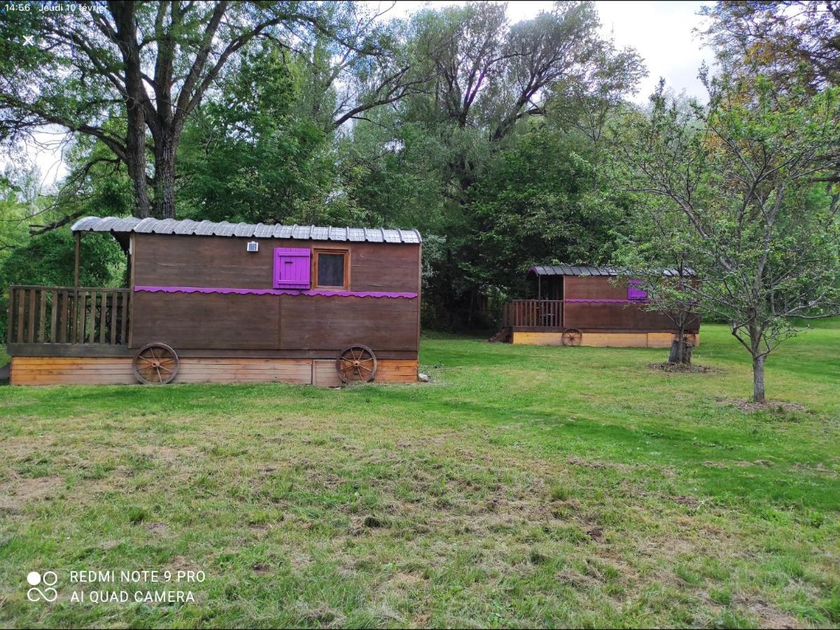 Camping, Hotel De Plein Air Les Cariamas Chateauroux-les-Alpes Екстериор снимка