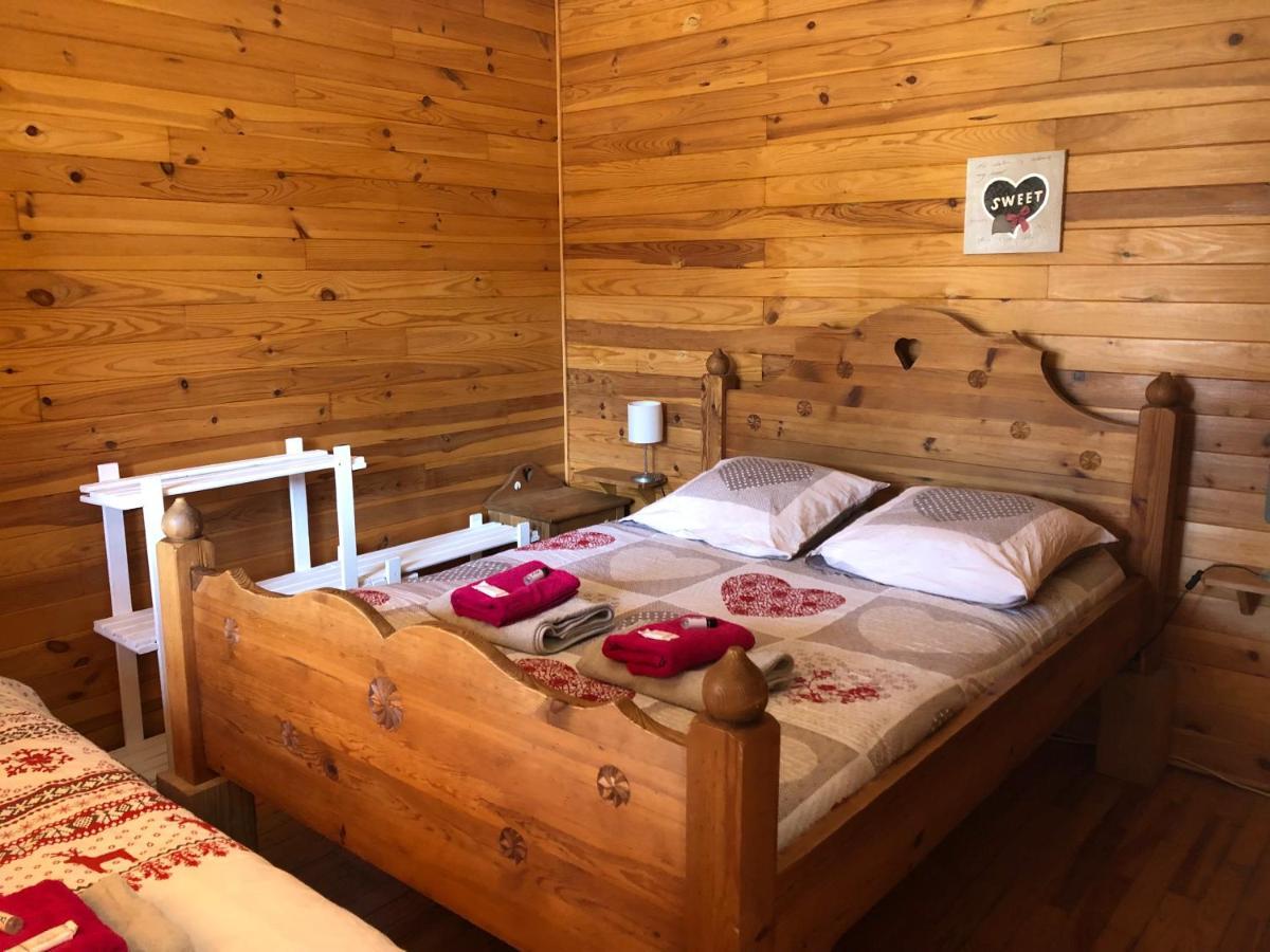 Camping, Hotel De Plein Air Les Cariamas Chateauroux-les-Alpes Екстериор снимка