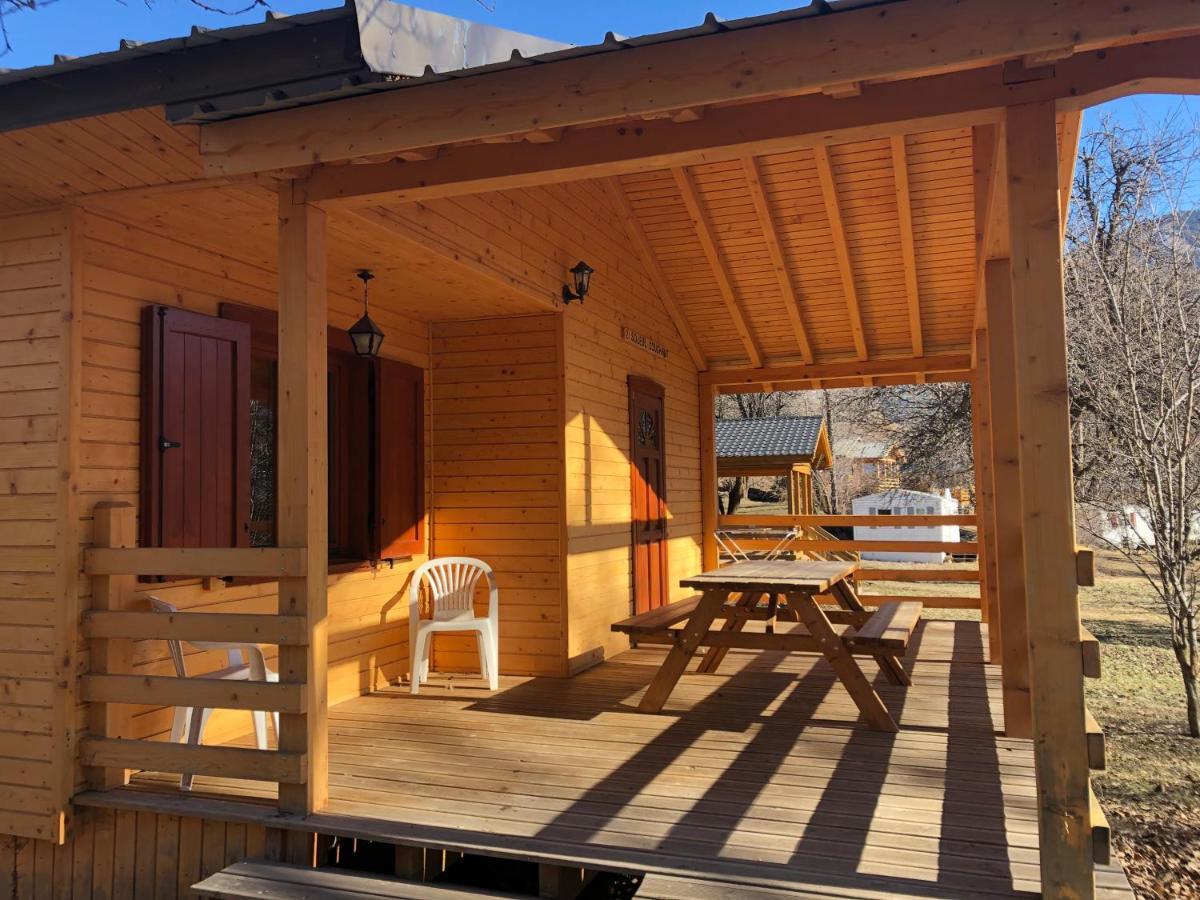 Camping, Hotel De Plein Air Les Cariamas Chateauroux-les-Alpes Екстериор снимка
