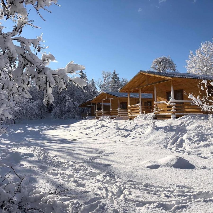 Camping, Hotel De Plein Air Les Cariamas Chateauroux-les-Alpes Екстериор снимка