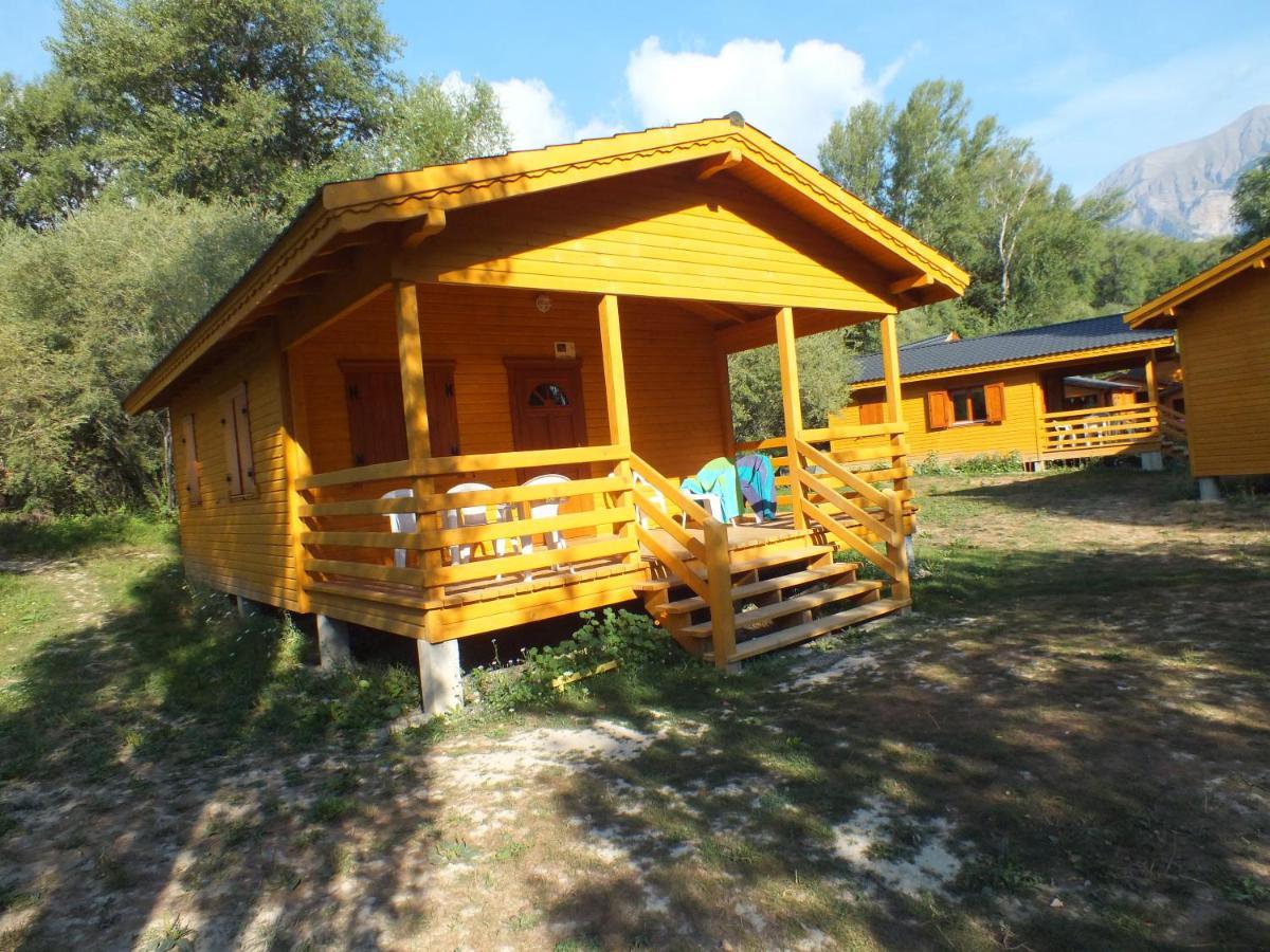 Camping, Hotel De Plein Air Les Cariamas Chateauroux-les-Alpes Стая снимка