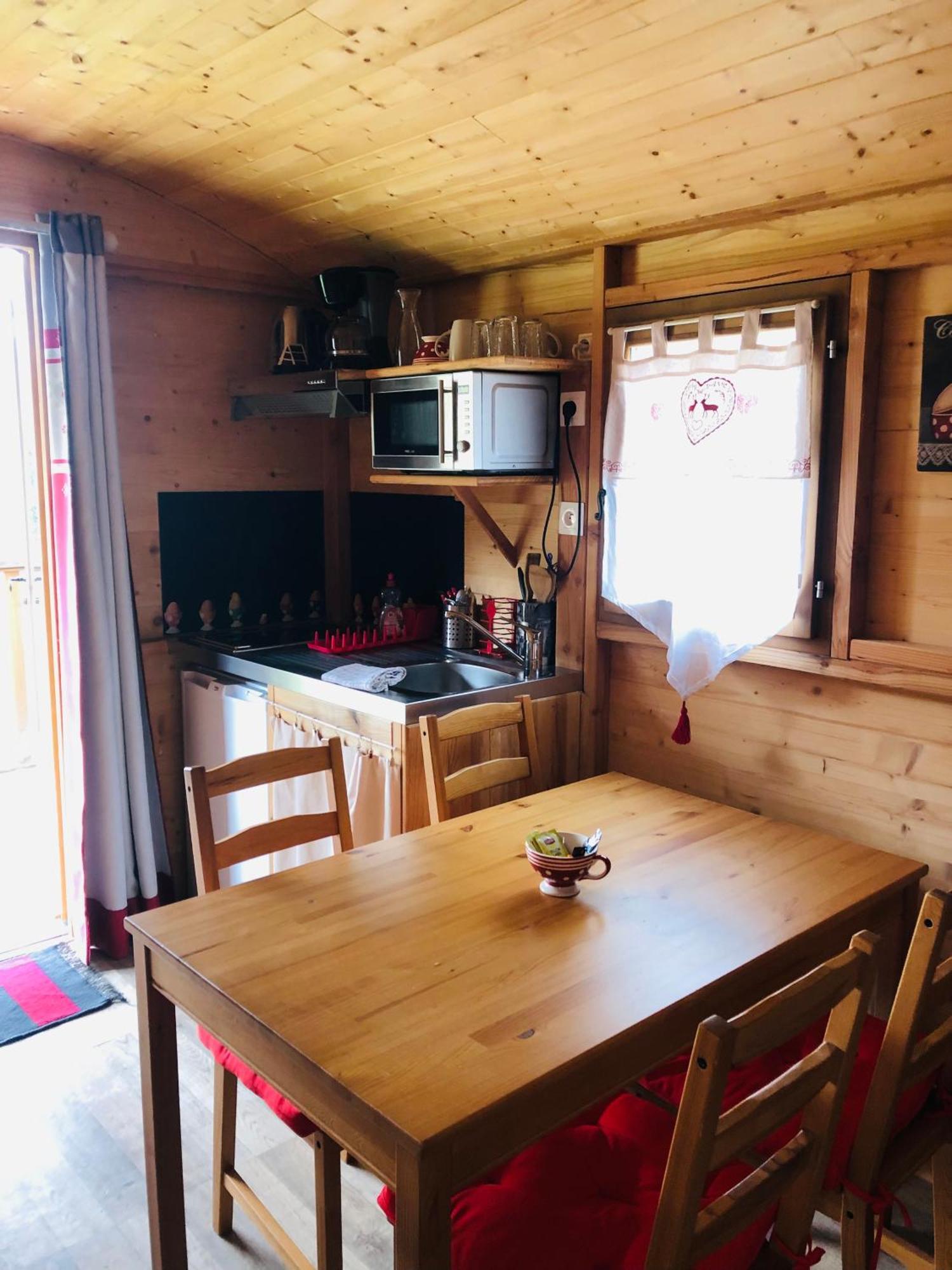 Camping, Hotel De Plein Air Les Cariamas Chateauroux-les-Alpes Екстериор снимка