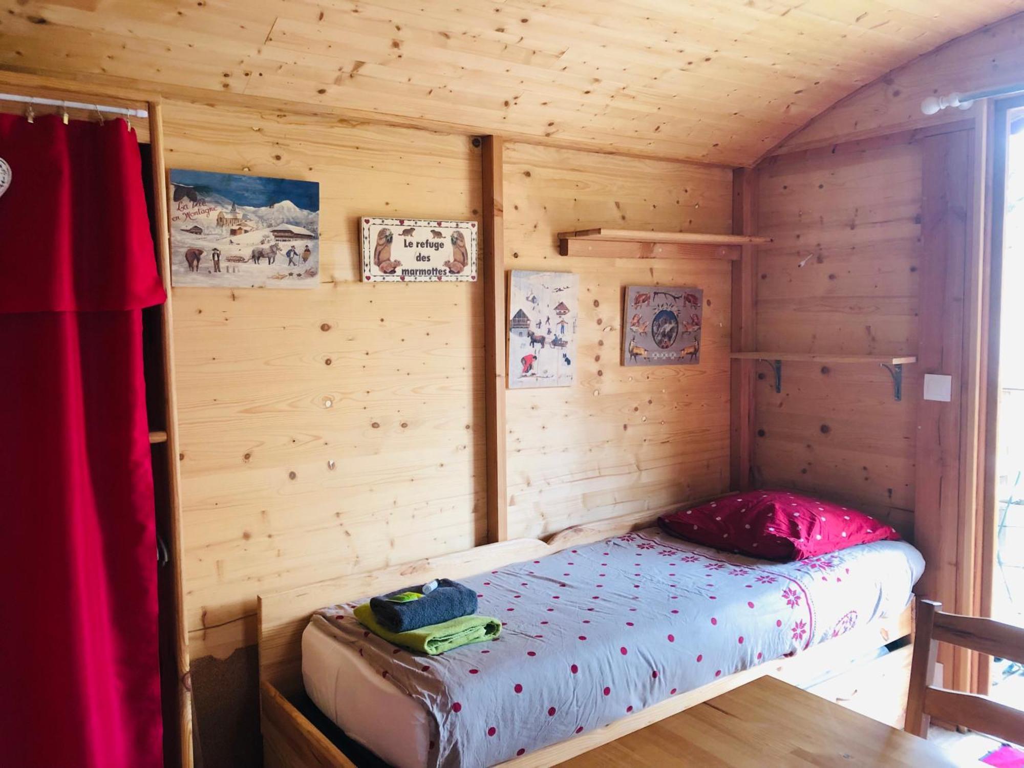 Camping, Hotel De Plein Air Les Cariamas Chateauroux-les-Alpes Екстериор снимка
