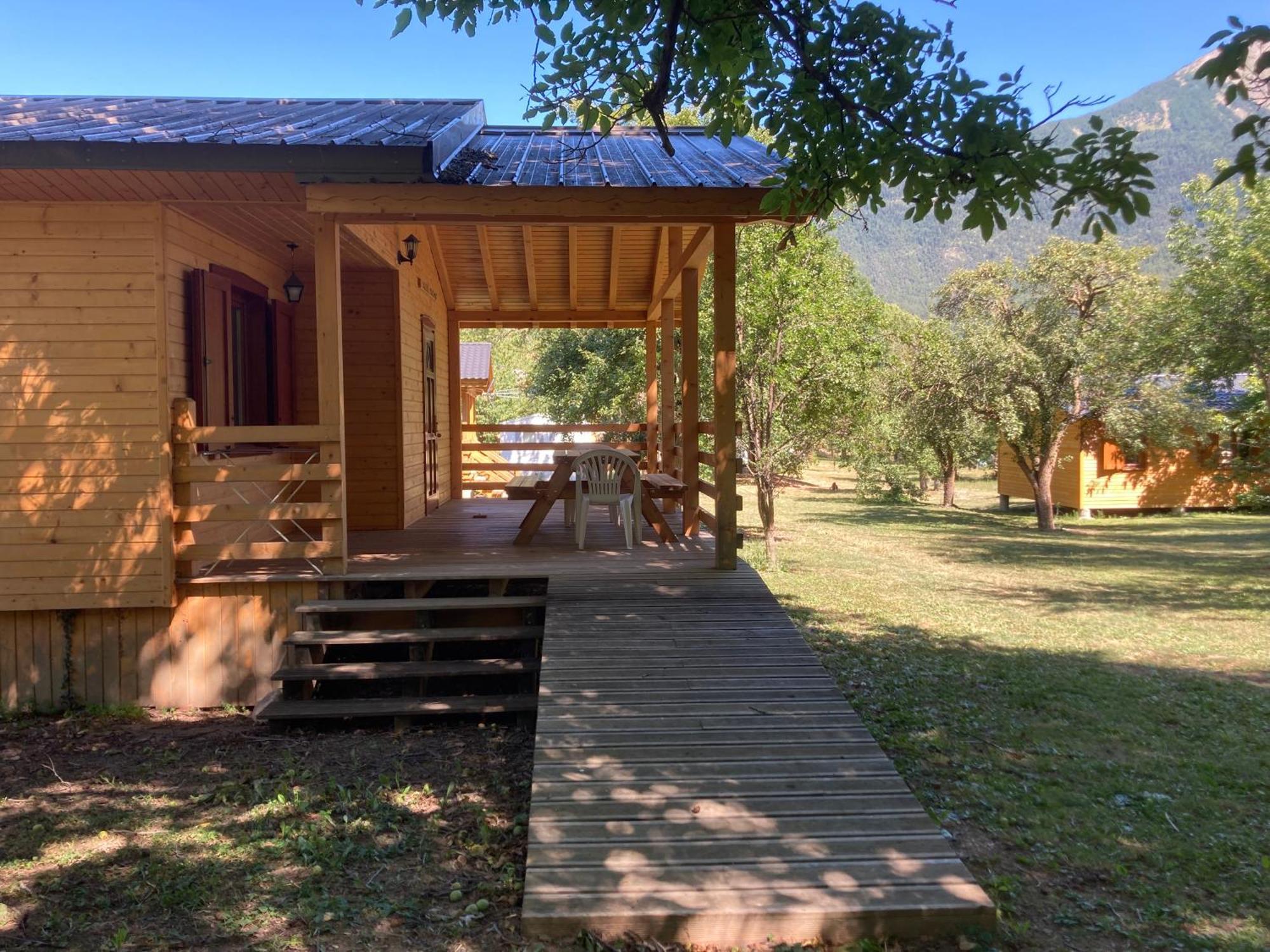 Camping, Hotel De Plein Air Les Cariamas Chateauroux-les-Alpes Екстериор снимка