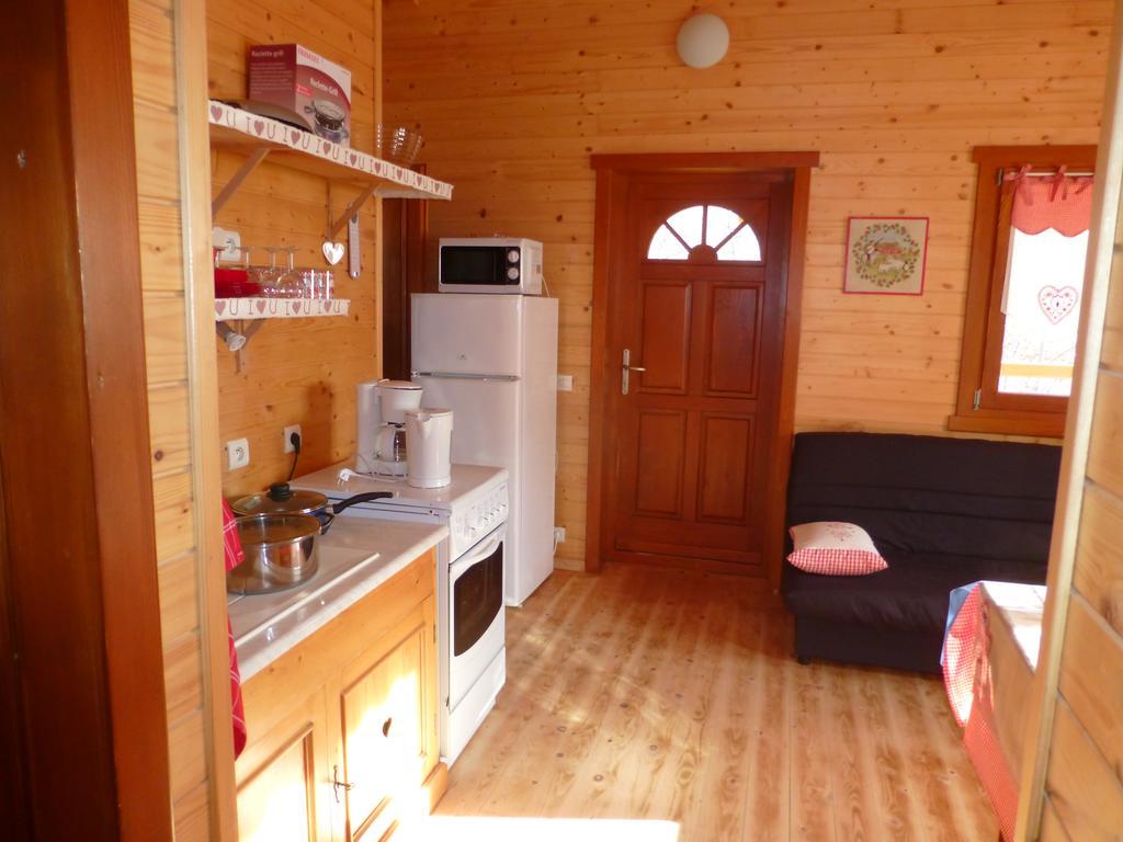 Camping, Hotel De Plein Air Les Cariamas Chateauroux-les-Alpes Екстериор снимка