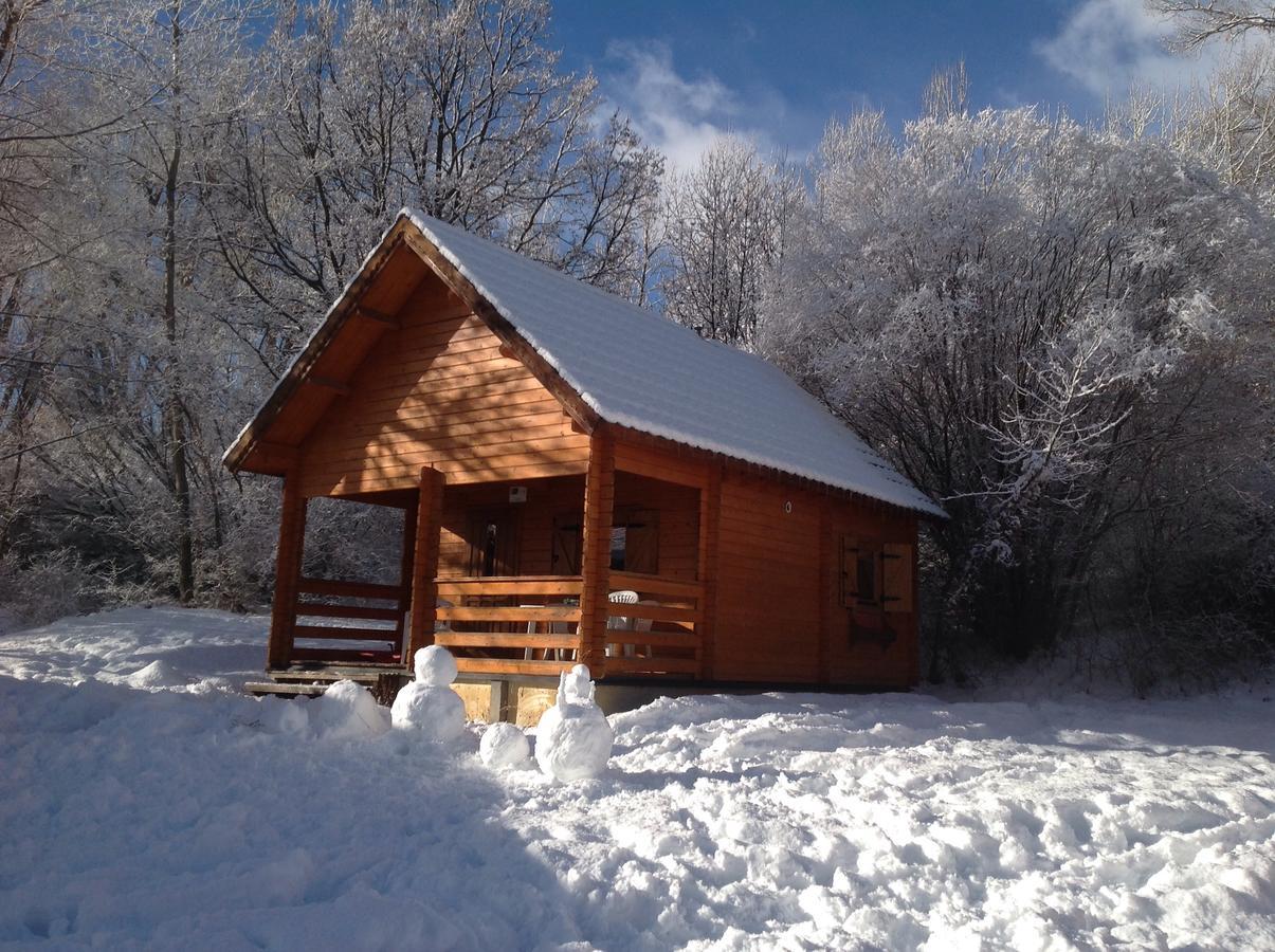 Camping, Hotel De Plein Air Les Cariamas Chateauroux-les-Alpes Екстериор снимка