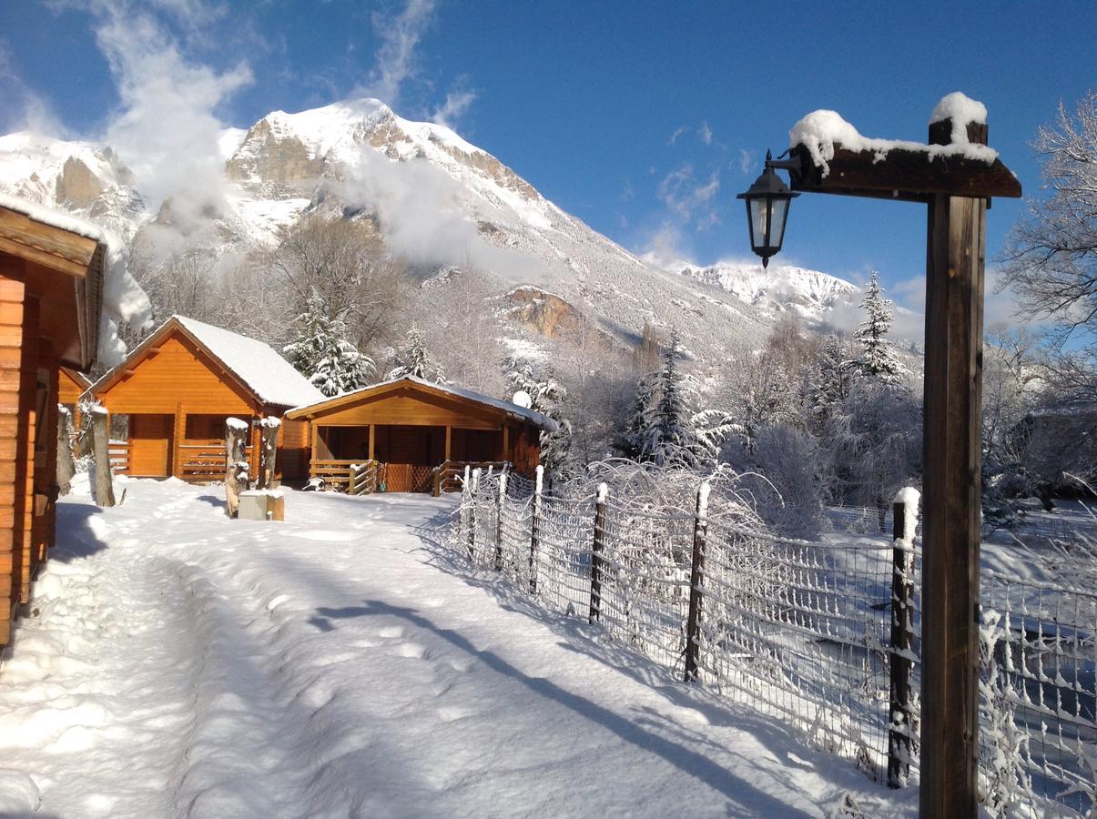 Camping, Hotel De Plein Air Les Cariamas Chateauroux-les-Alpes Екстериор снимка