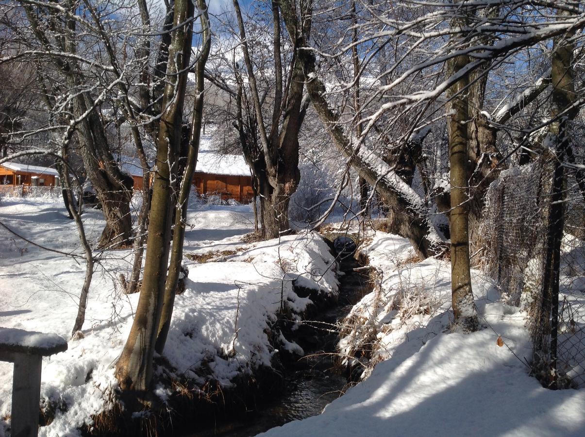 Camping, Hotel De Plein Air Les Cariamas Chateauroux-les-Alpes Екстериор снимка