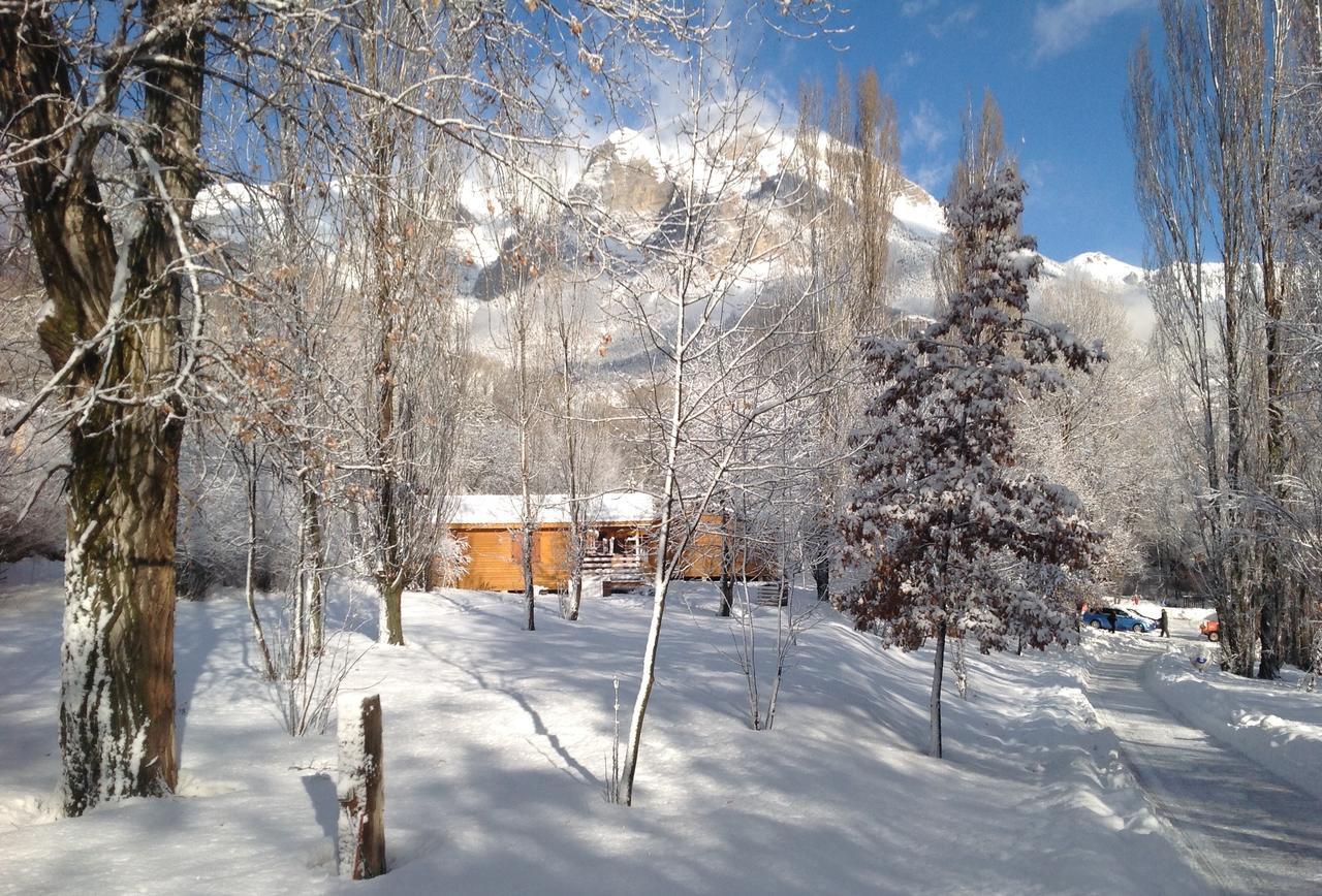 Camping, Hotel De Plein Air Les Cariamas Chateauroux-les-Alpes Екстериор снимка